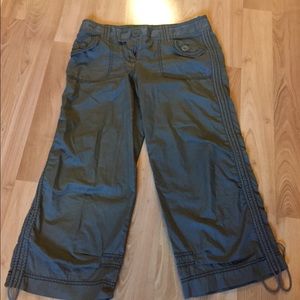 Anthropologie Hei Hei green cargo capris sz 4